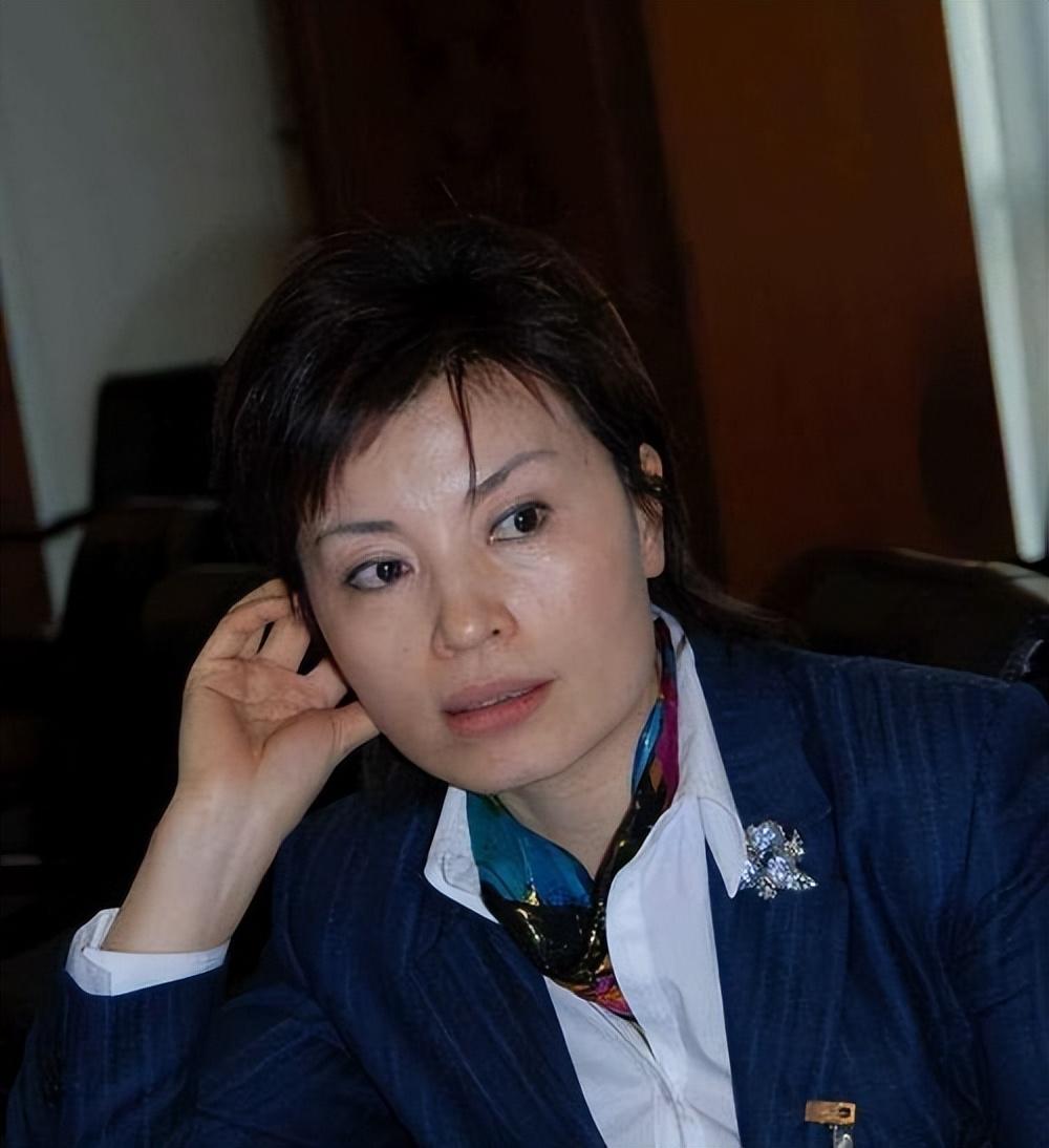 工作28年零失誤！知名女主持人「突接兒子墜樓消息」　她含淚說出22字卻「背負罵名多年」