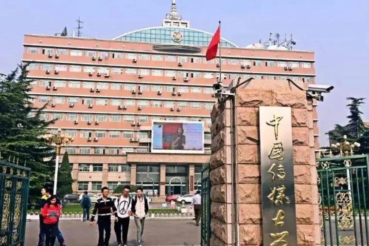 工作28年零失誤！知名女主持人「突接兒子墜樓消息」　她含淚說出22字卻「背負罵名多年」