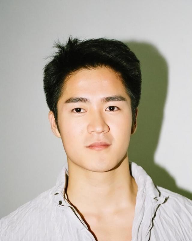 當紅時一躍而下！28歲男星「留17字遺言」離世　母親慟喊「別跟我一樣受折磨」多年堅持一件事