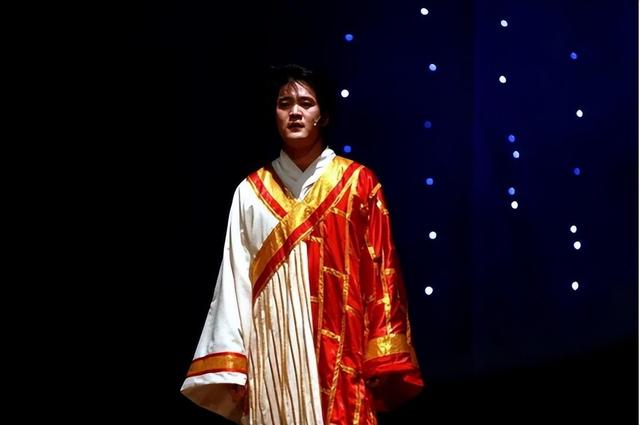 當紅時一躍而下！28歲男星「留17字遺言」離世　母親慟喊「別跟我一樣受折磨」多年堅持一件事