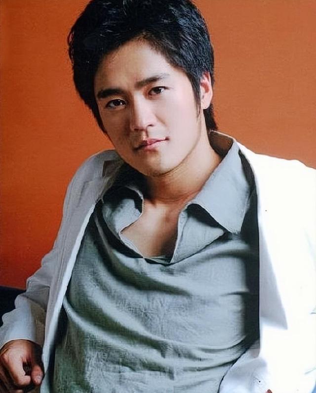 當紅時一躍而下！28歲男星「留17字遺言」離世　母親慟喊「別跟我一樣受折磨」多年堅持一件事