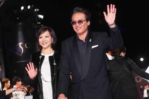 林青霞舊愛！資深男星「淡出演藝圈30年」全家移民美國　「74歲低調返台」網驚：滿頭白髮還是很帥