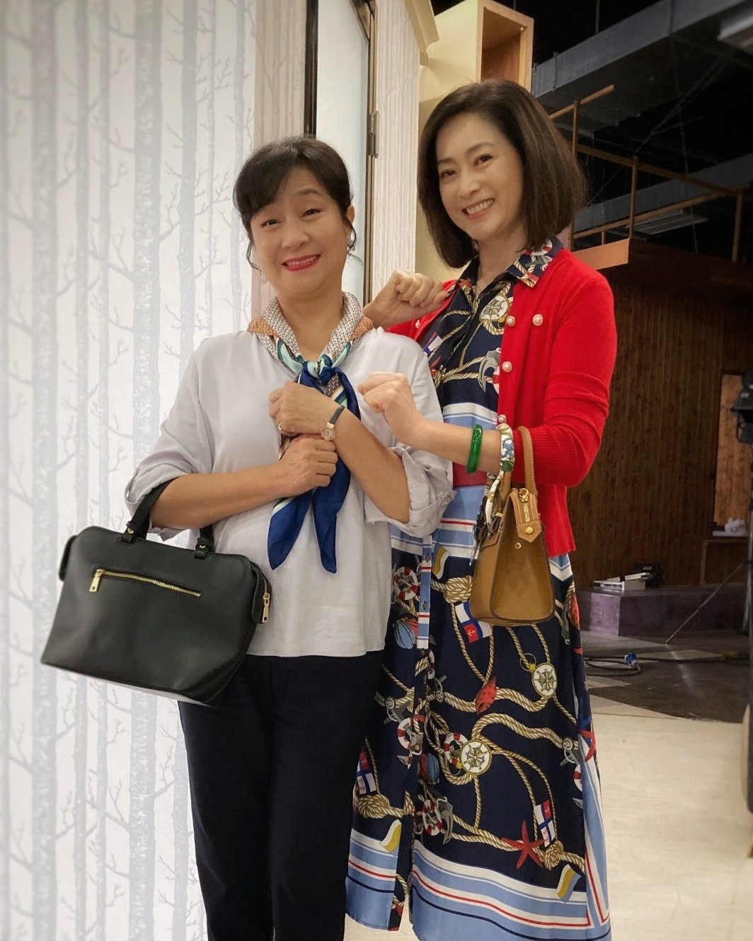 不願爸爸插管！金鐘影后「帶老父回家0醫療」安詳離世　「緊握瘦弱雙手道別」最後一面淚崩