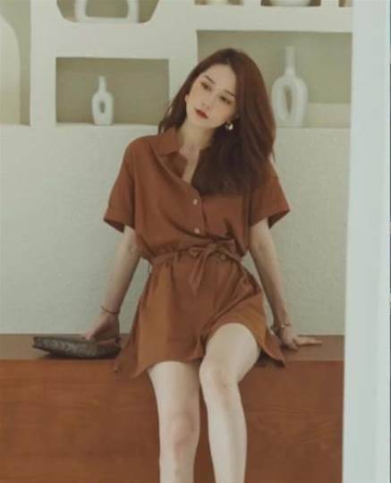 不是穿黑色就顯白！亞洲女性「皮膚偏黃」易顯老　衣服「多穿3種高級色」：顯白氣色又好