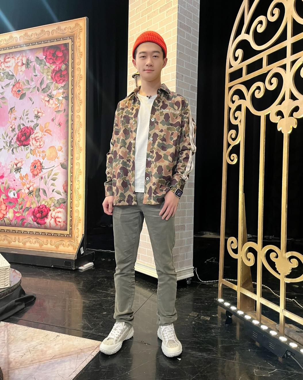兒子掙錢買包孝親！崔佩儀「愛子短暫回台」二度送機爆淚　「機場揮手道別」母子忍不住眼眶都紅