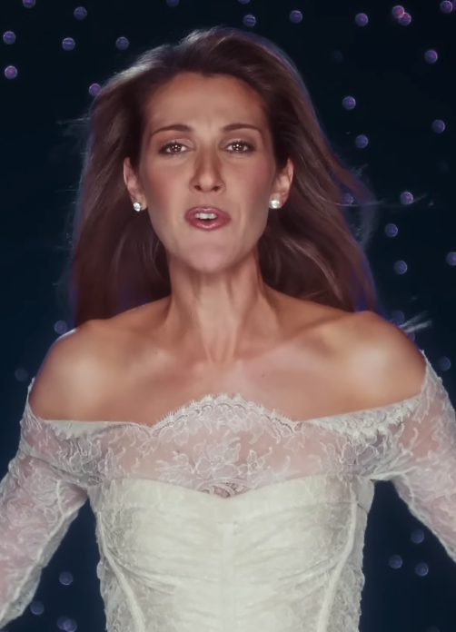 宣布退出歌壇！57歲歌后罹罕病「無法行走坐輪椅」　傳兒子婚禮發病「只能靠人攙扶」才能擁抱他