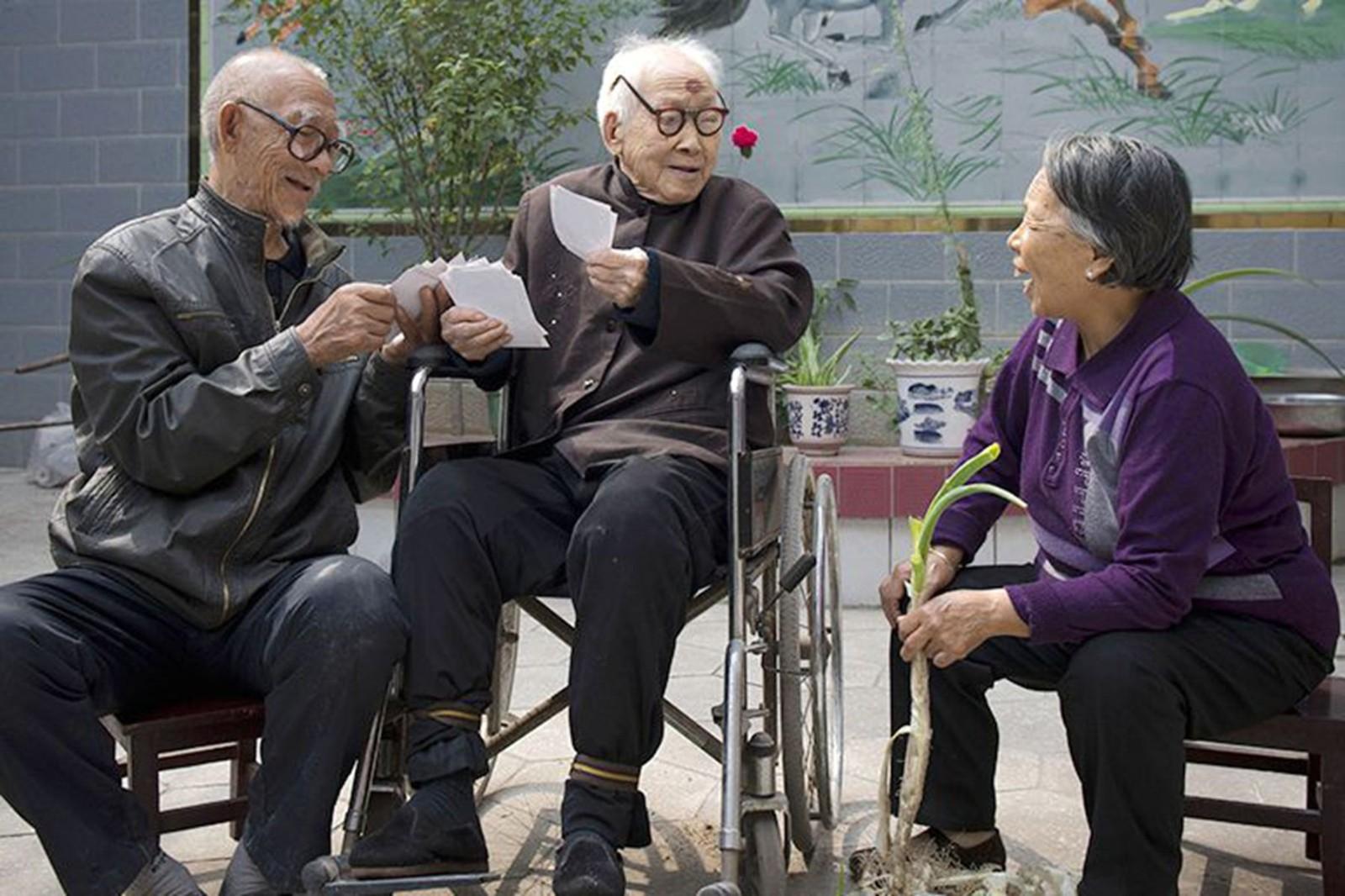 沒有一個人願意！我60歲「去照顧82歲姐姐5天」被折騰得不輕　終於知道為什麼「兒女都不孝順」真的受不了