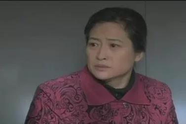 每月退休金2.7萬！住兒子家帶孫子8年　某天無意看到兒媳「手機通訊錄裡我的名稱」立刻收拾離開
