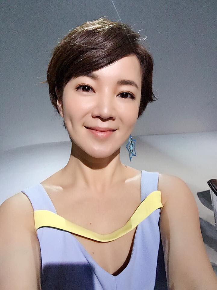 低調返台！台灣女星斜槓「當禪學講師」一身樸素裝扮　「老公背景不簡單」鶼鰈情深9年