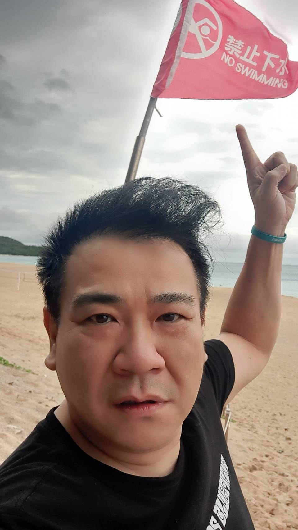 經營殯葬業19年！52歲男星「開心宣布財富自由」沒通告也無妨　長子超優秀「喜喊終於能遊山玩水」