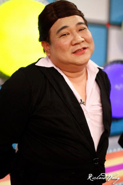 經營殯葬業19年！52歲男星「開心宣布財富自由」沒通告也無妨　長子超優秀「喜喊終於能遊山玩水」