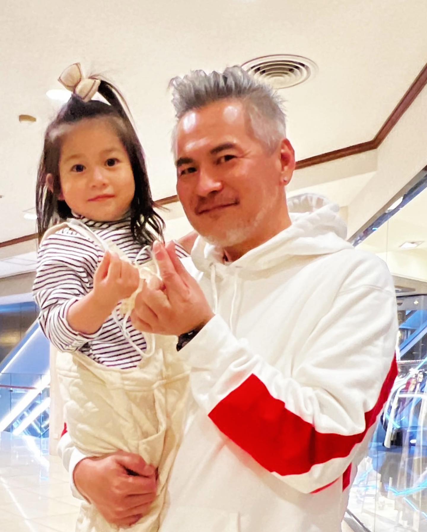 兩周前才求婚！《紅孩兒》男星宣布結婚「對象是小16歲女友」　「鬆口生子計畫」期待當爸爸