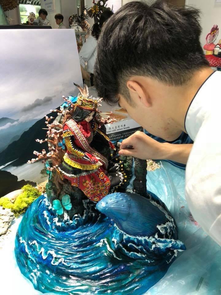 愛上翻糖蛋糕！閱讀障礙少年「每天只睡3小時」苦練成翻糖國手　作品融入台灣味「勇奪國際大賽金牌」