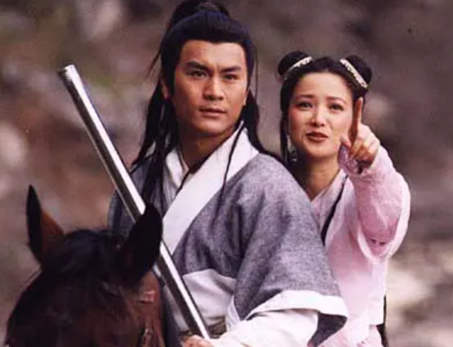 陳孝萱前夫！資深男星恢單26年「獨住美國大別墅」　「滿頭白髮帥炸」種花養狗好自在