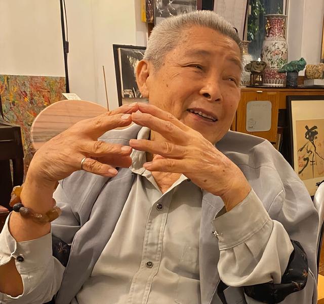 坐輪椅罕露面！老戲骨「喪妻13年」太悲傷淡出螢光幕　獨居「住所堆滿雜物」現況曝光