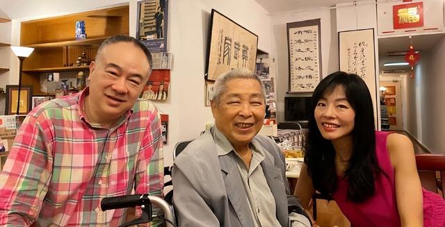 坐輪椅罕露面！老戲骨「喪妻13年」太悲傷淡出螢光幕　獨居「住所堆滿雜物」現況曝光