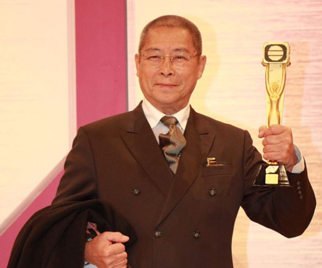 坐輪椅罕露面！老戲骨「喪妻13年」太悲傷淡出螢光幕　獨居「住所堆滿雜物」現況曝光