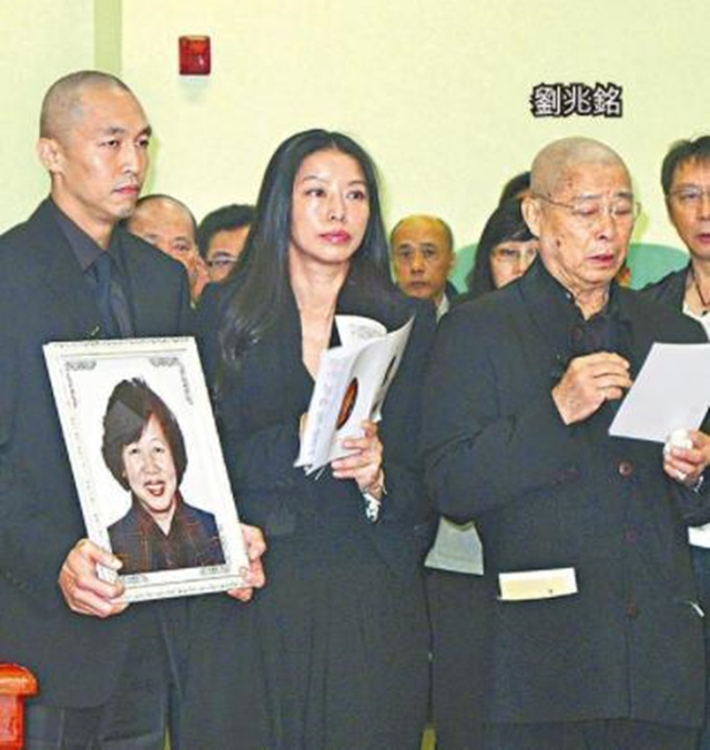 坐輪椅罕露面！老戲骨「喪妻13年」太悲傷淡出螢光幕　獨居「住所堆滿雜物」現況曝光