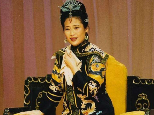 17歲定終身！64歲資深女星「嫁給初戀」恩愛相伴41年　「賺來的錢全上繳」寵夫無極限