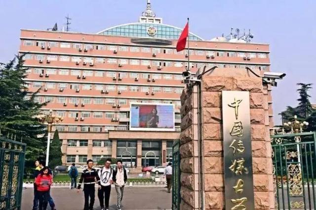 選工作不選孩子！資深女主播「突接婆婆電話」：孫子墜樓了　渾身顫抖「堅持繼續播報」一結束哭著奔醫院