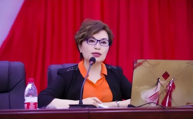 選工作不選孩子！資深女主播「突接婆婆電話」：孫子墜樓了　渾身顫抖「堅持繼續播報」一結束哭著奔醫院