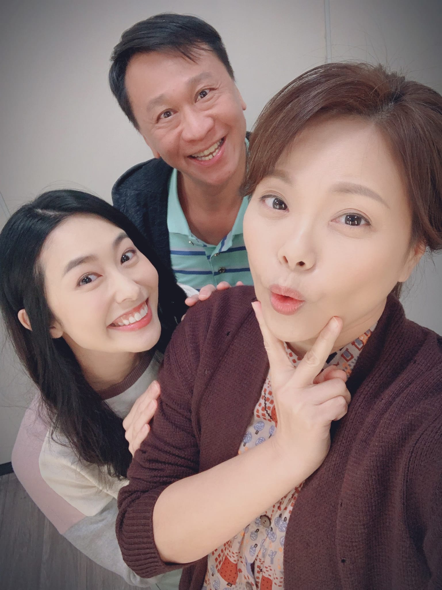 成名得太早！55歲資深綠葉「沉澱30多年鑽研演技」終於出頭天　工作滿檔忙到深夜「愛子驚醒爆哭」好心疼