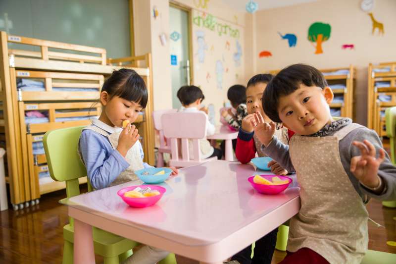 家裡有錢但低調...讓女兒「穿菜市場衣服上學」被老師嫌窮　媽媽「連續7天亮驚人身家」最後反擊超療癒