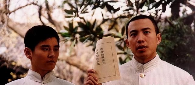一線小生墜馬癱瘓！演員女友「挺孕肚堅持不分手」癡情顧8年　「幸福現況曝光」他嘆：沒能補辦婚禮