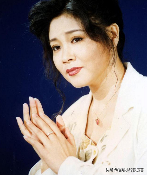 喪夫12年！資深女歌手「把公婆當親生照顧」用大愛撐起家　「女兒是主心骨」拒絕改嫁