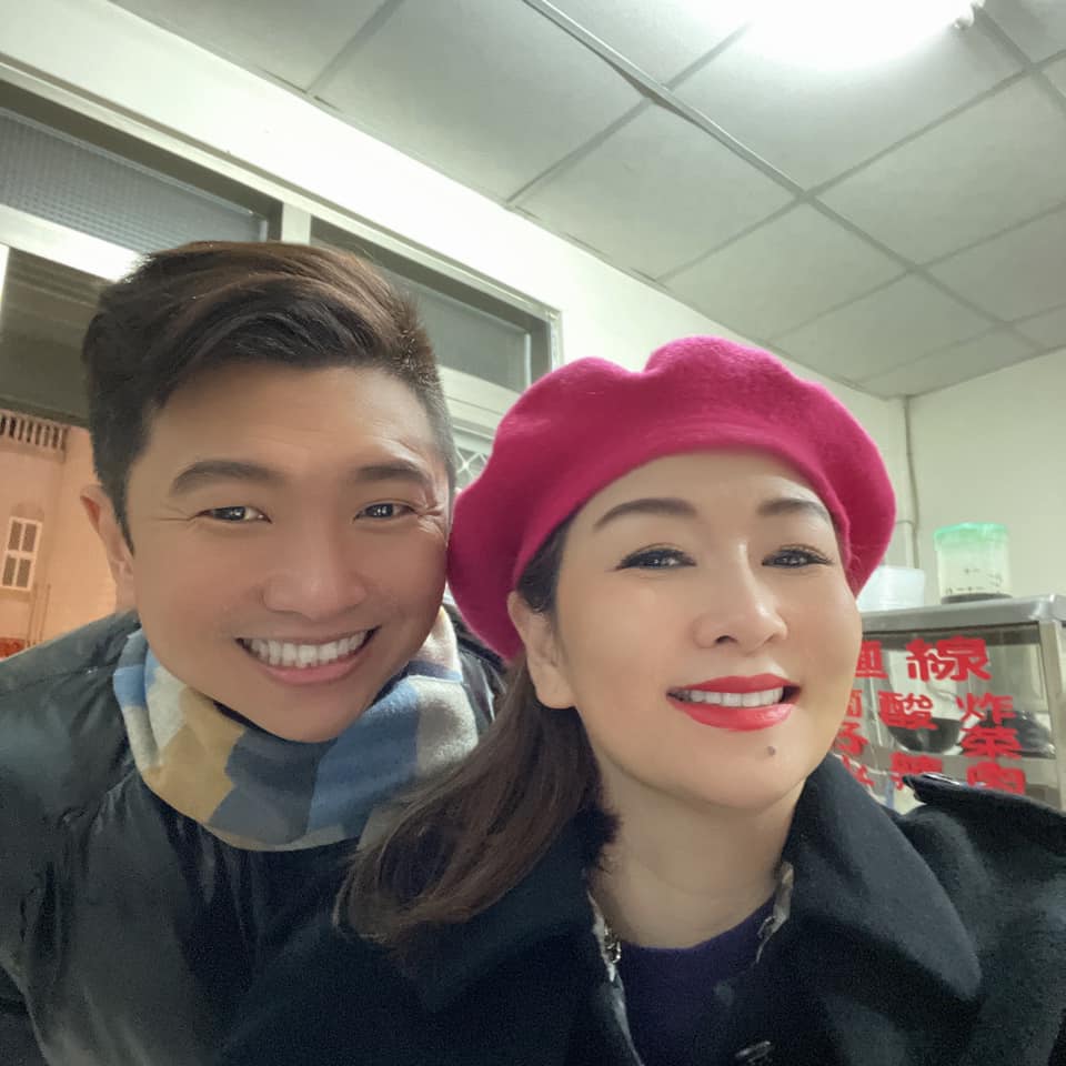 晚一步就沒命！張秀卿罕吐「22年前遇死劫」嚇出冷汗：感謝祂指示　「拉歌后逃過一劫」二人成生死之交