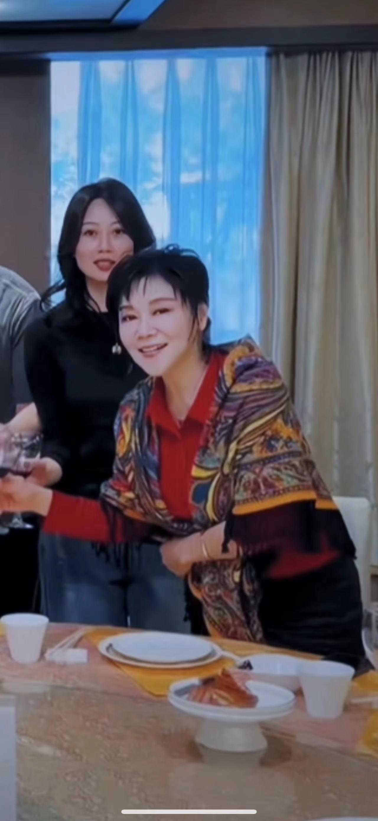 喪夫12年！資深女歌手「把公婆當親生照顧」用大愛撐起家　「女兒是主心骨」拒絕改嫁