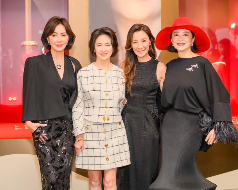 四大億萬富婆罕同框！林青霞「戴一頂紅帽」氣勢鎮壓全場　「她站中間」俐落短髮不遑多讓