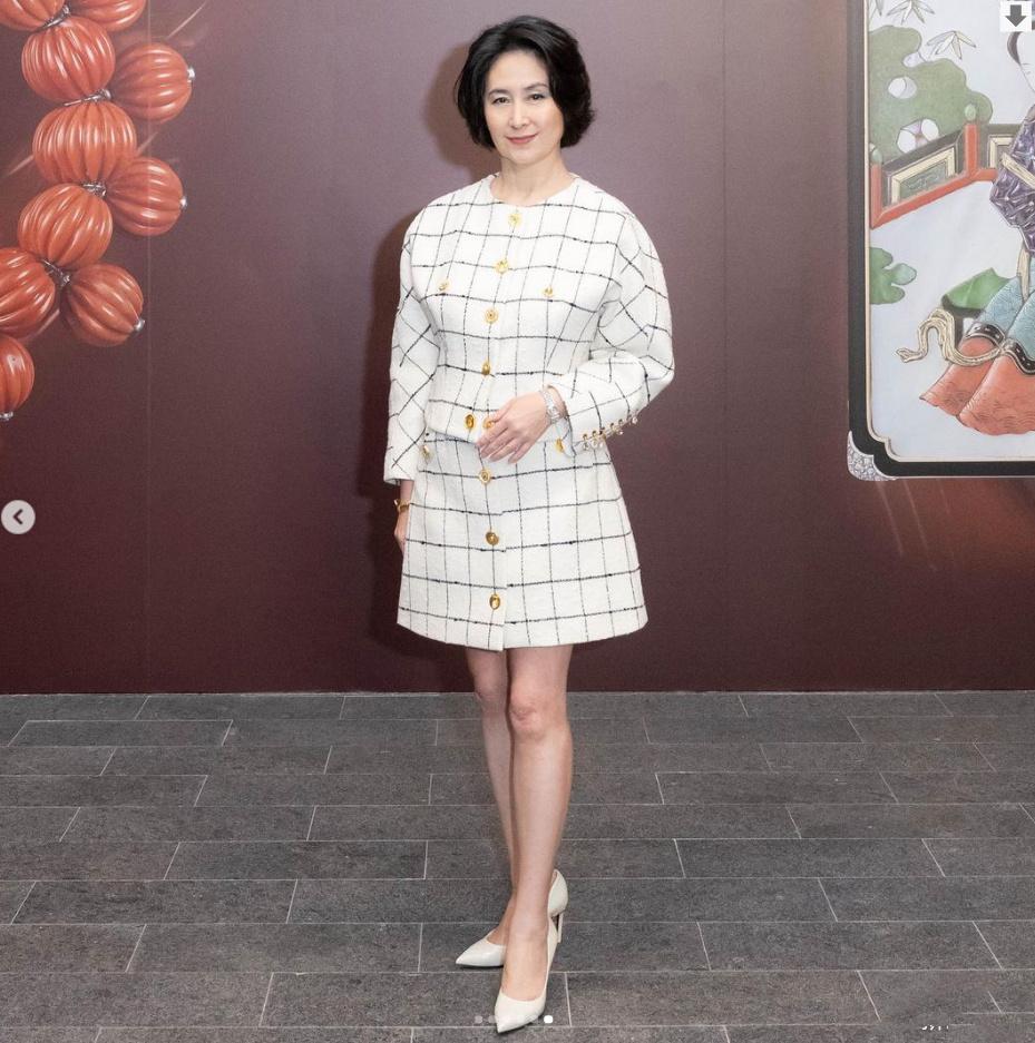 四大億萬富婆罕同框！林青霞「戴一頂紅帽」氣勢鎮壓全場　「她站中間」俐落短髮不遑多讓