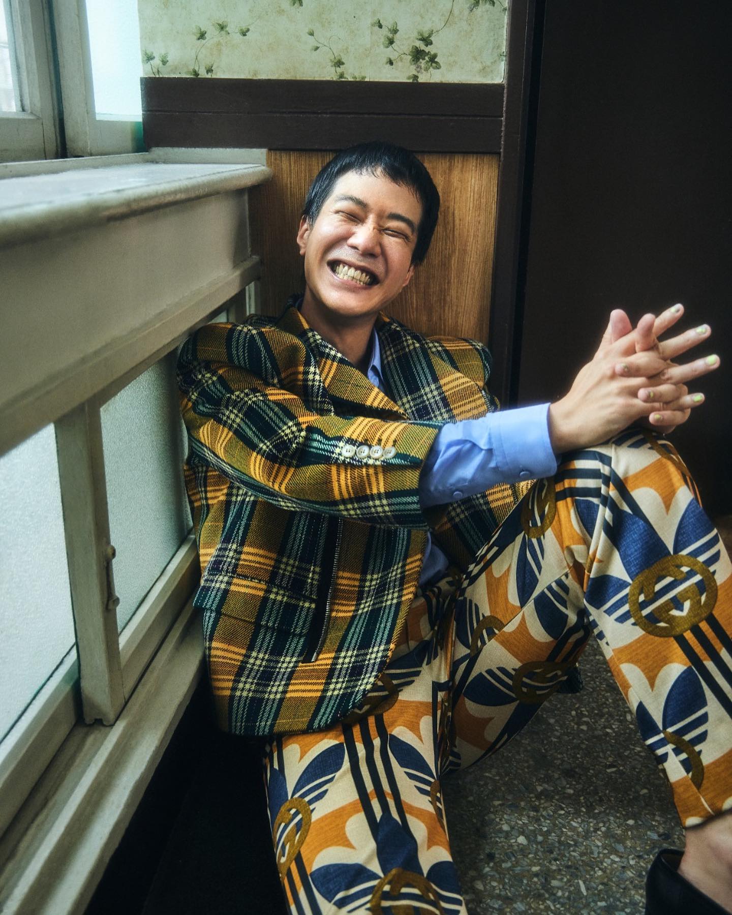 不顧父母反對！金鐘視帝「當年叛逆去演戲」曝爸媽偷炫耀　堅持「死前要打給他」怕來不及道別