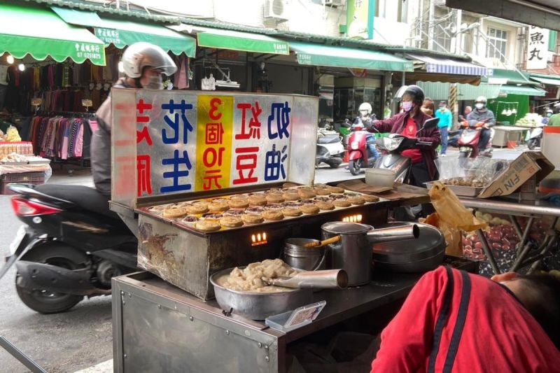 佛心阿嬤紅豆餅「3個10元」數十年不漲價 在地人感動曝：只為看到孩子的笑容