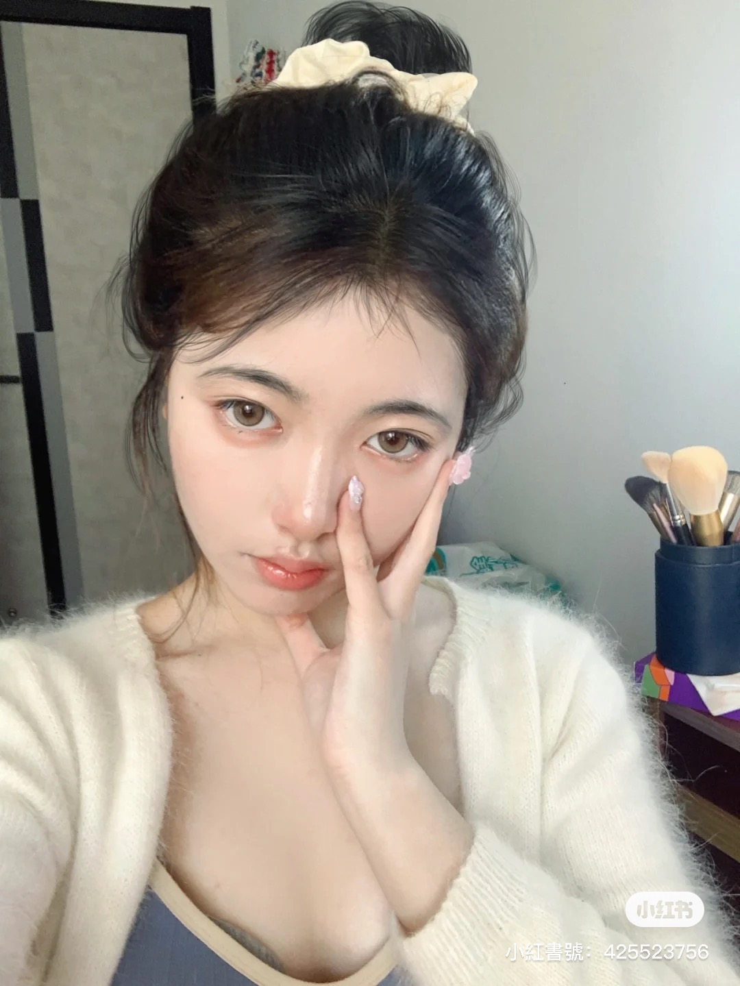 從童話走出來!正妹「把自己變成真人芭比」精緻臉蛋美翻 卸掉濃妝「露出清透白皙五官」秒變小仙女