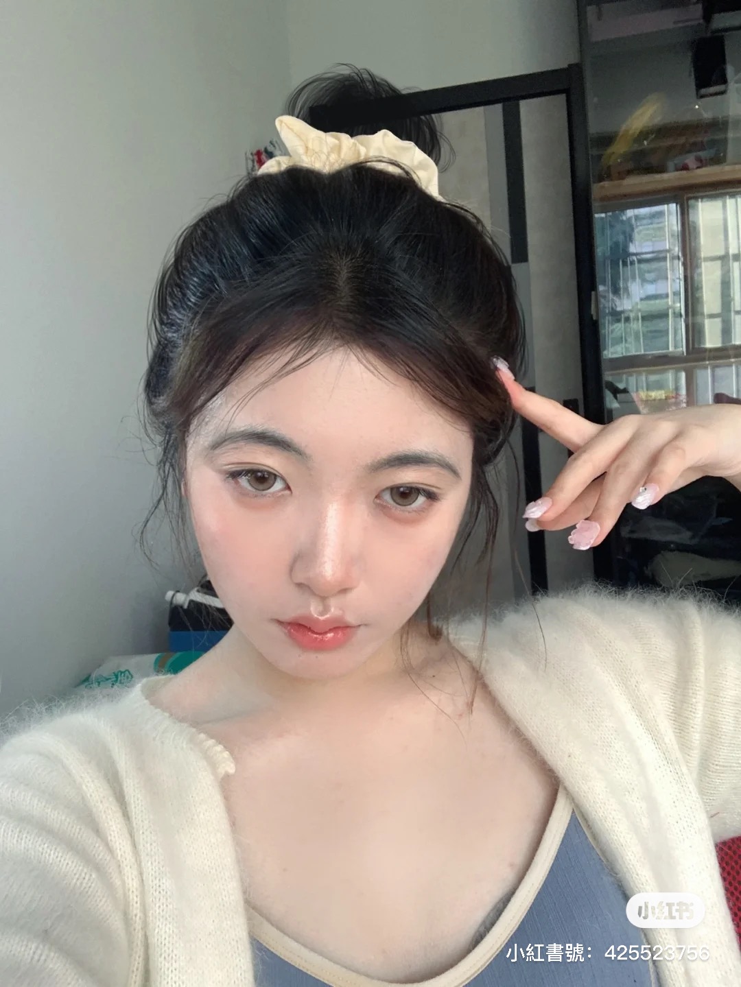 從童話走出來!正妹「把自己變成真人芭比」精緻臉蛋美翻 卸掉濃妝「露出清透白皙五官」秒變小仙女