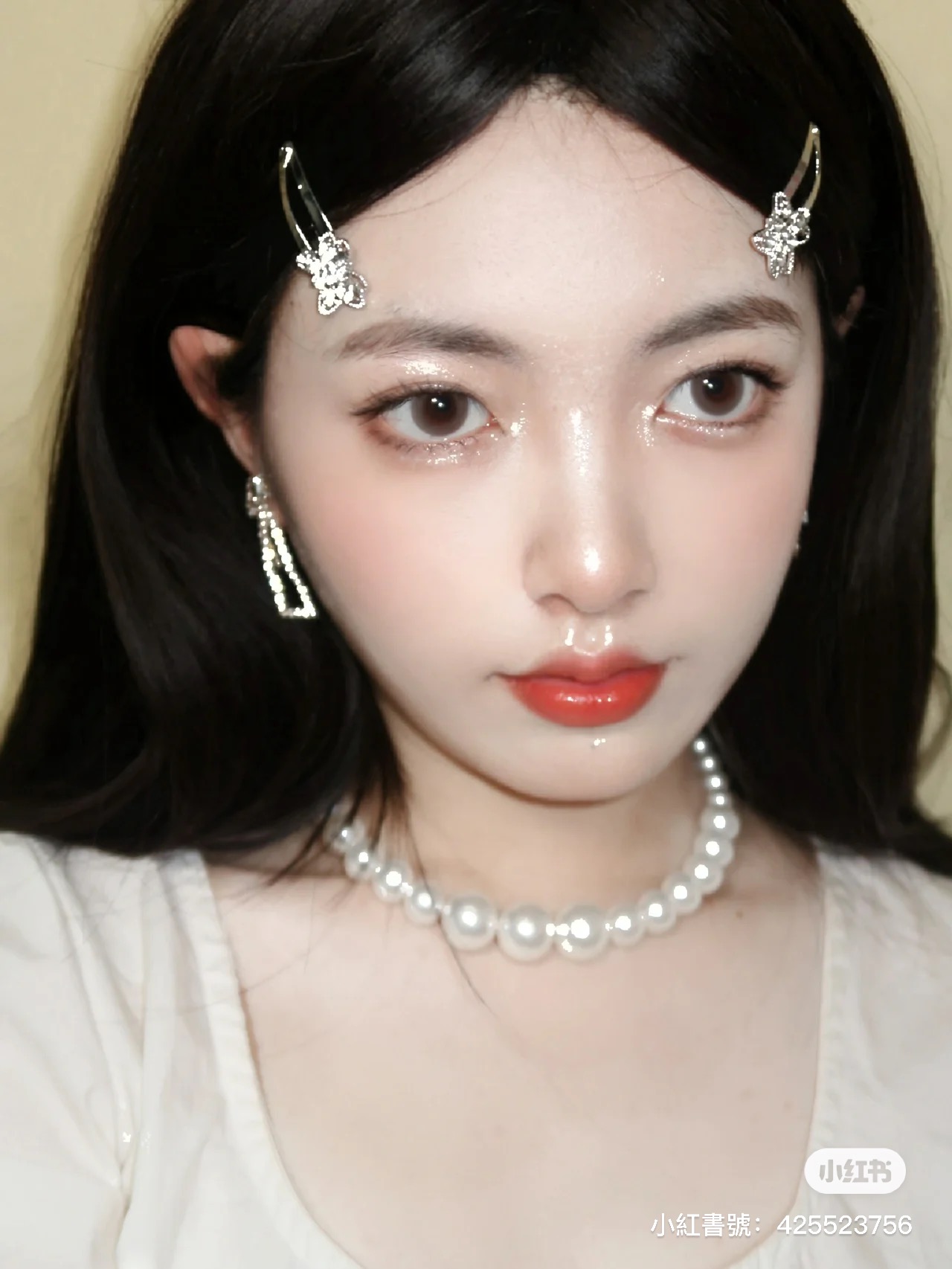 從童話走出來!正妹「把自己變成真人芭比」精緻臉蛋美翻 卸掉濃妝「露出清透白皙五官」秒變小仙女