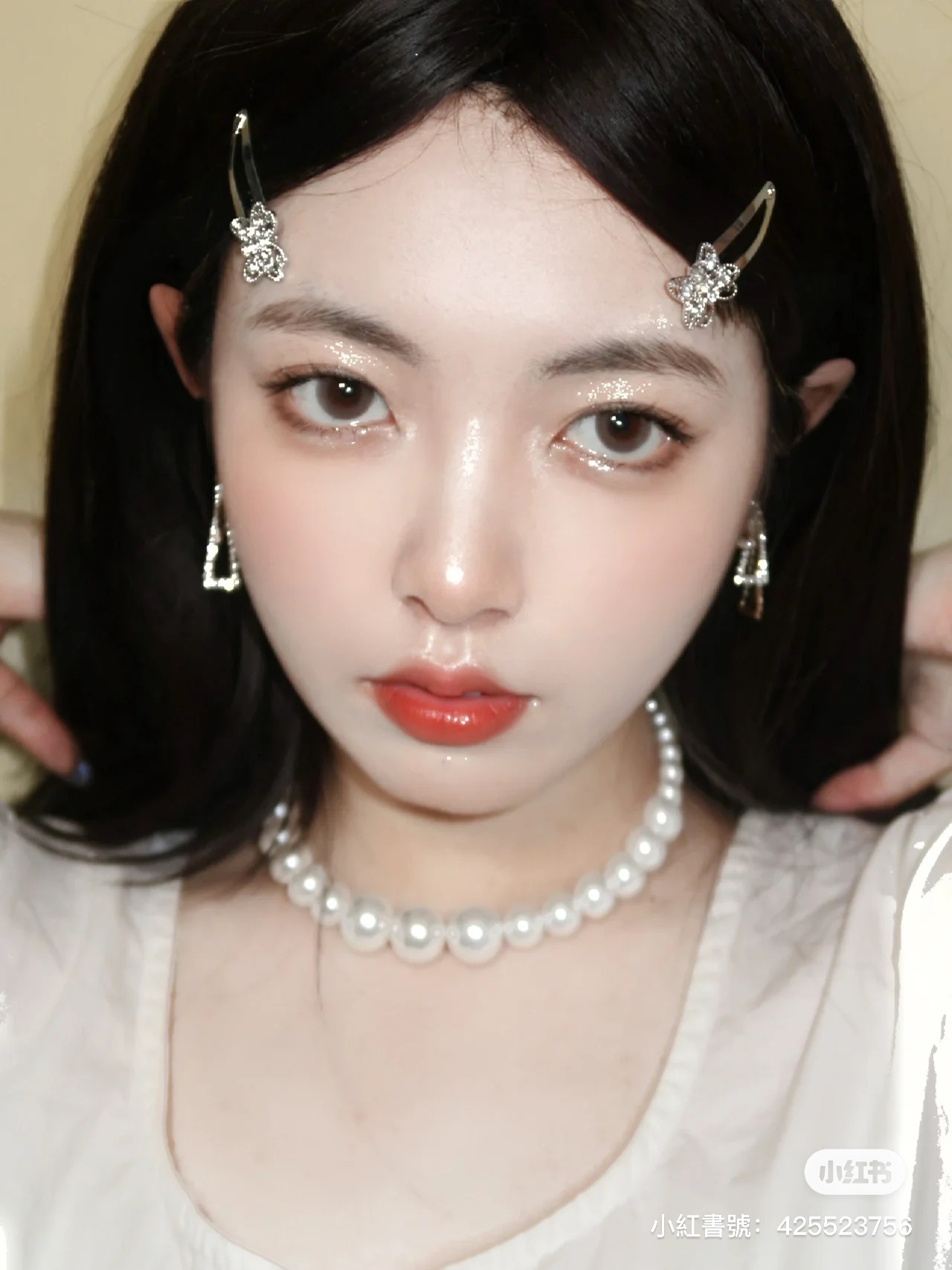 從童話走出來!正妹「把自己變成真人芭比」精緻臉蛋美翻 卸掉濃妝「露出清透白皙五官」秒變小仙女