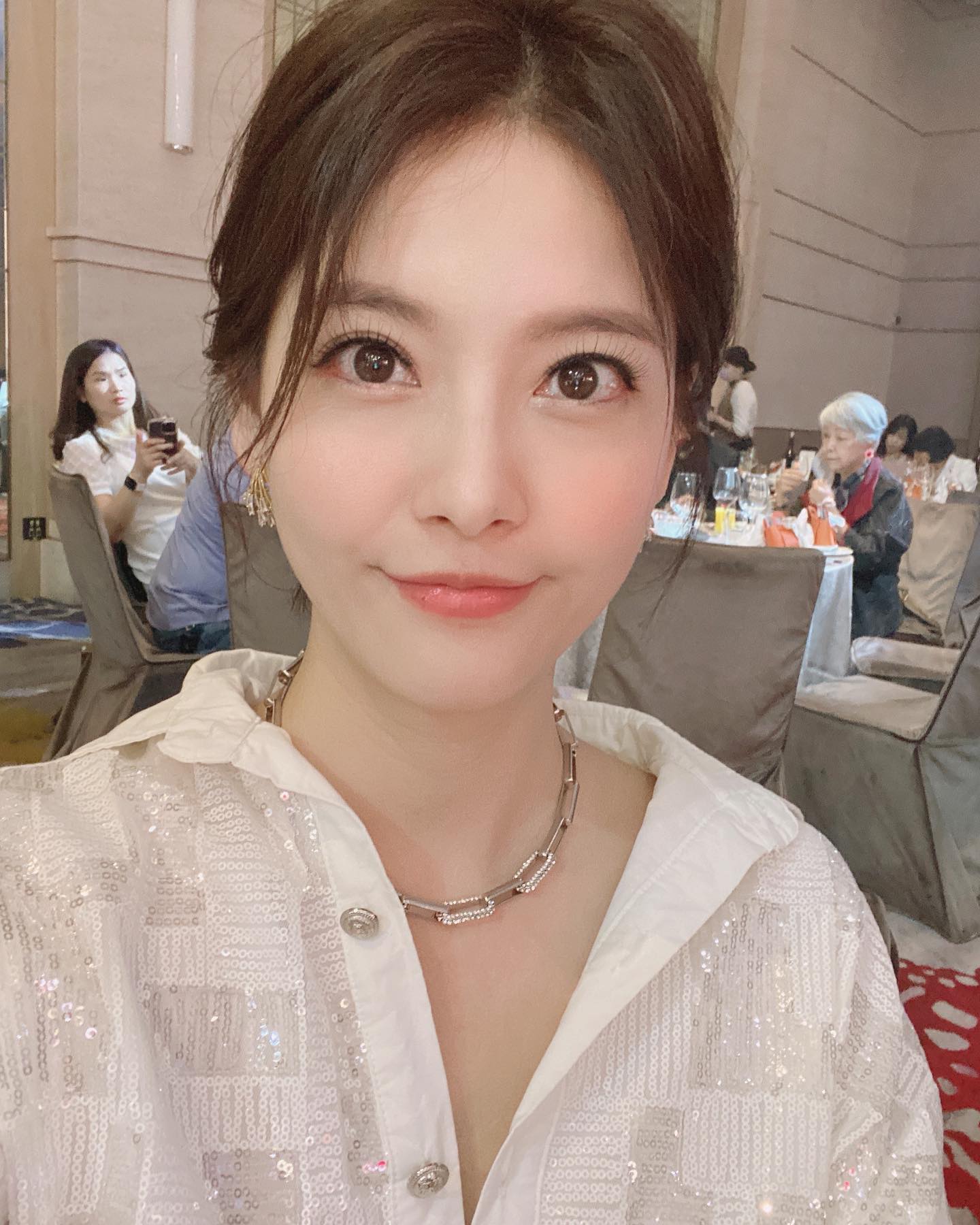 攝影棚大爆走！45歲本土女星「扯她衣領怒嗆」：我忍妳很久了　殺青後「公開飆罵劇組」原因曝光