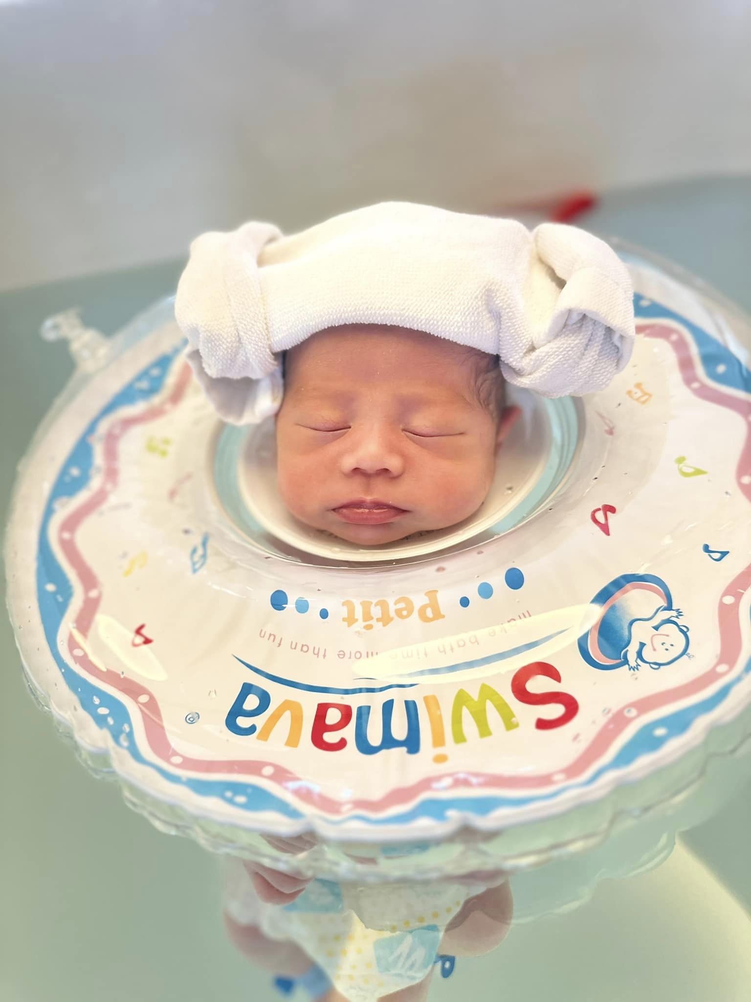 二寶滿月了！郭婷筠「喜曬正臉萌照」第一眼根本是大兒子　尪羞曝「兩人又有愛的結晶」畫面流出甜翻