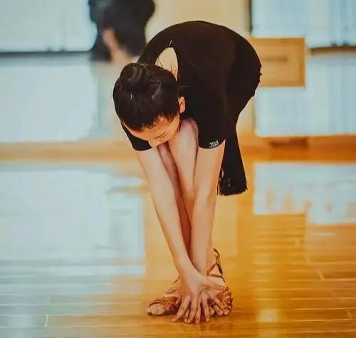 我把命還你!13歲女孩「被母親扇一巴掌後」從17樓跳下 「一張手寫遺屬」令母親徹底崩潰