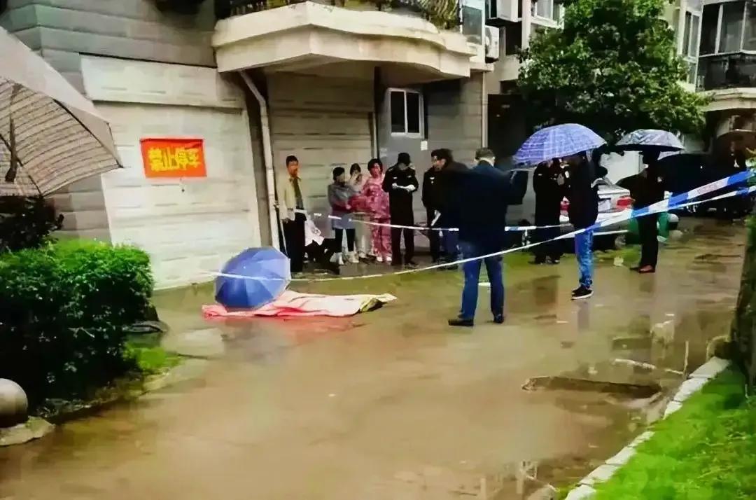 我把命還你!13歲女孩「被母親扇一巴掌後」從17樓跳下 「一張手寫遺屬」令母親徹底崩潰