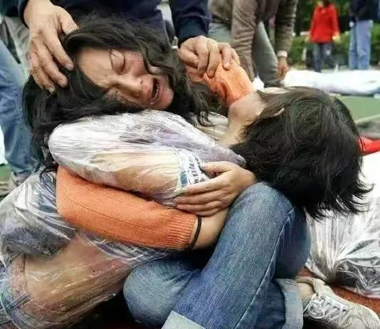 我把命還你!13歲女孩「被母親扇一巴掌後」從17樓跳下 「一張手寫遺屬」令母親徹底崩潰