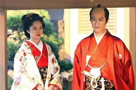 交往3個月就結婚！47歲資深女星「嫁高學歷大咖演員」　私下卻超節儉「騎腳踏車外出購物」