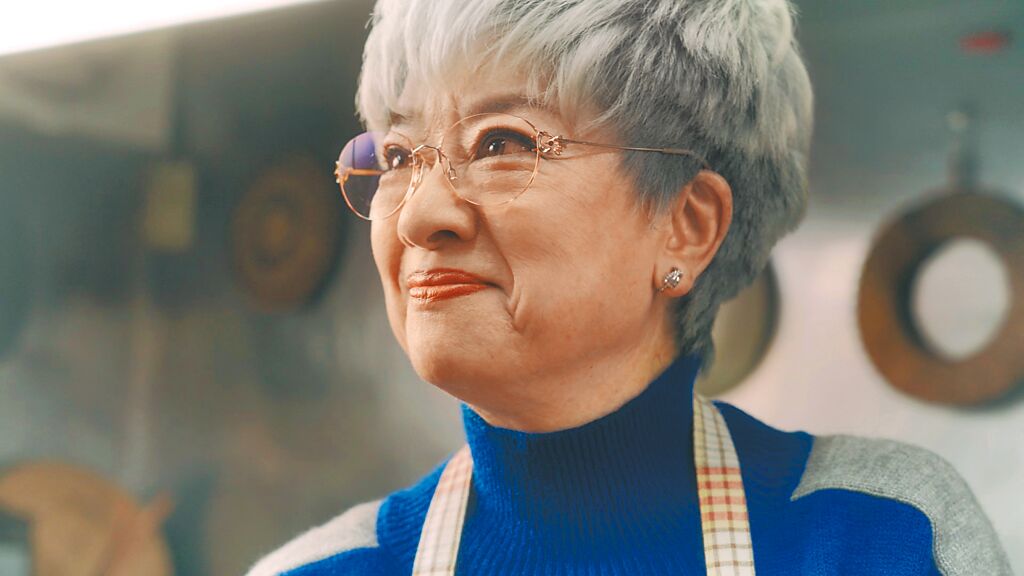赴日多年再露面！資深影后「人氣不輸鄧麗君」73歲凍齡有術　「顯赫家世遭起底」是台南的女兒