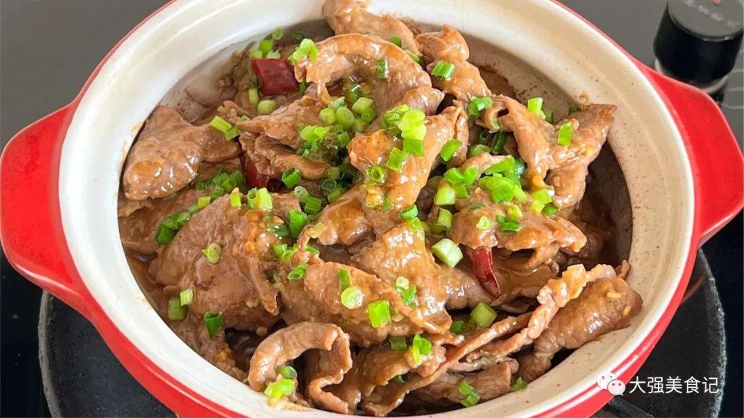 老年人摔一跤就骨折！50歲後「2種肉再貴也要吃」增強骨骼：防止骨質疏鬆