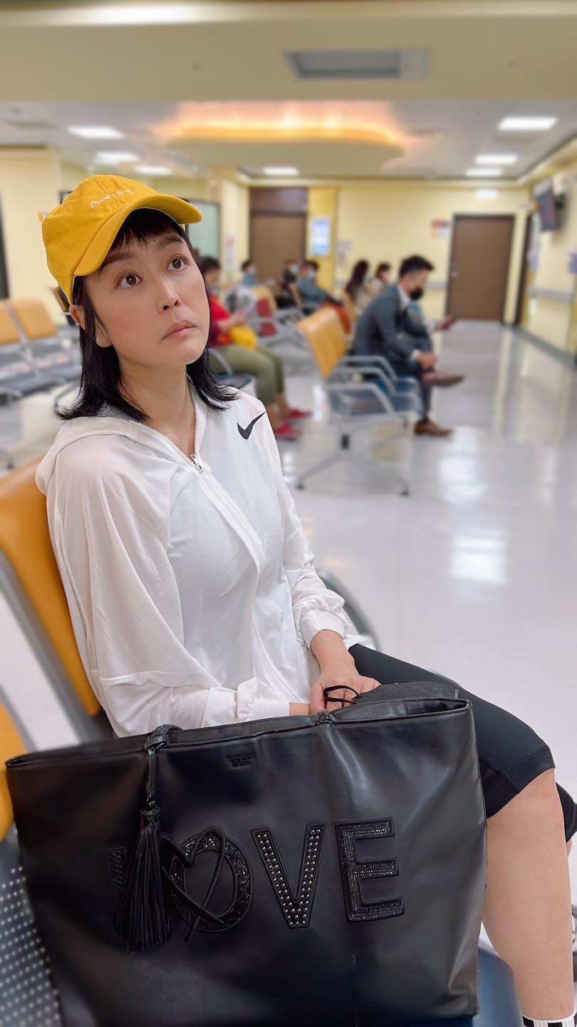 治病燒掉百萬！48歲女星「癌末仍出國度假」：就是為了開心　坦承恐懼「壞消息頻傳」仍積極面對