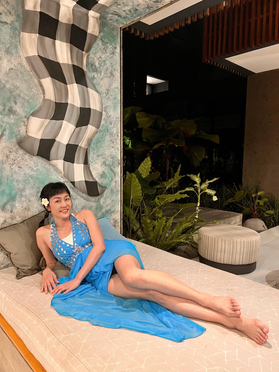 治病燒掉百萬！48歲女星「癌末仍出國度假」：就是為了開心　坦承恐懼「壞消息頻傳」仍積極面對