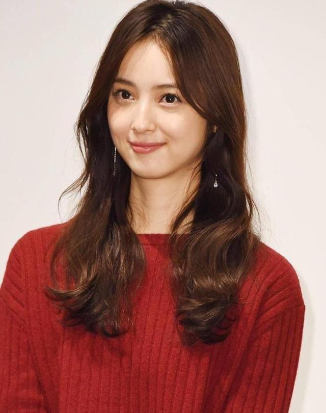 為何委屈自己？日本第一美女「原諒大16歲尪」偷吃182女　開心生二胎「我要守護老公」被笑太傻